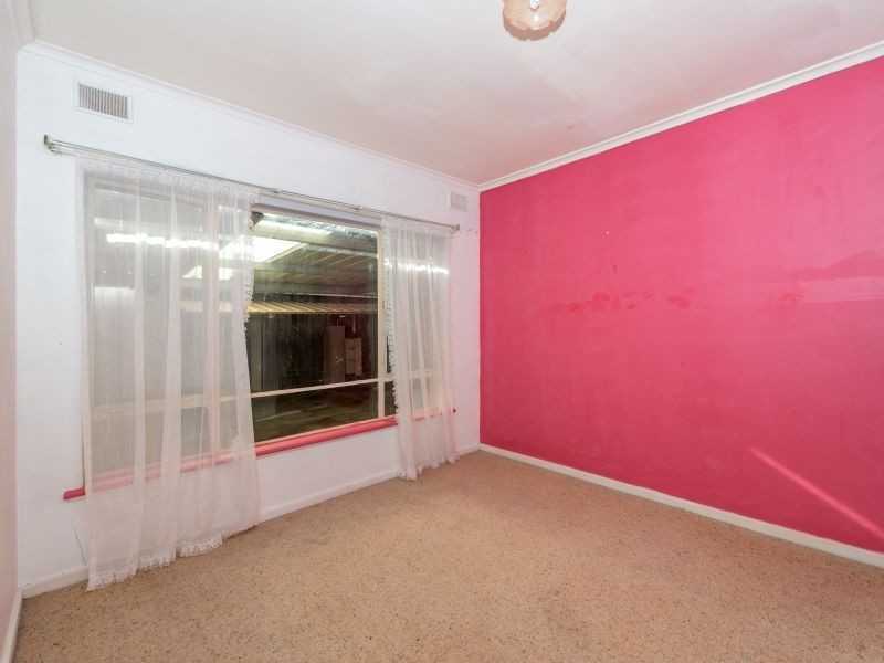 8 Miller Avenue, Para Hills SA 5096