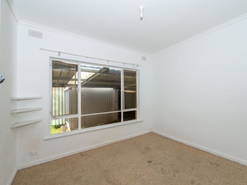 8 Miller Avenue, Para Hills SA 5096
