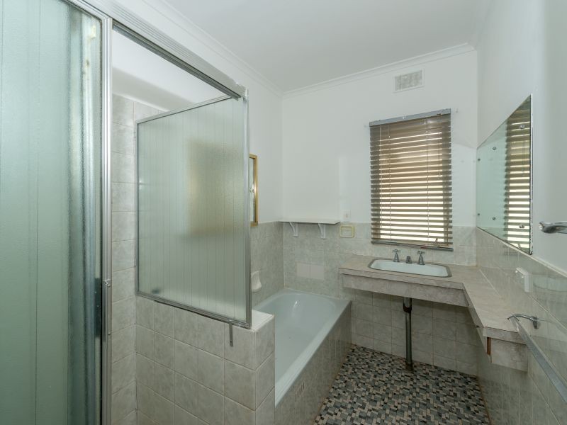 8 Miller Avenue, Para Hills SA 5096