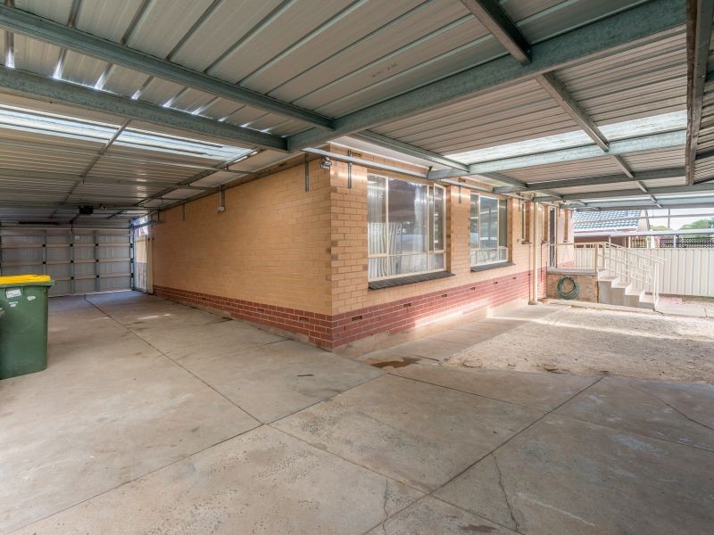 8 Miller Avenue, Para Hills SA 5096