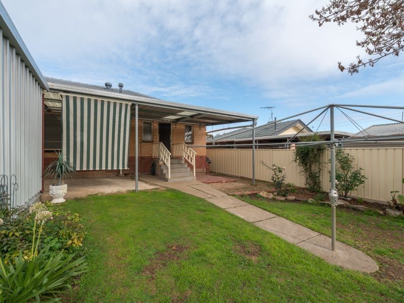 8 Miller Avenue, Para Hills SA 5096
