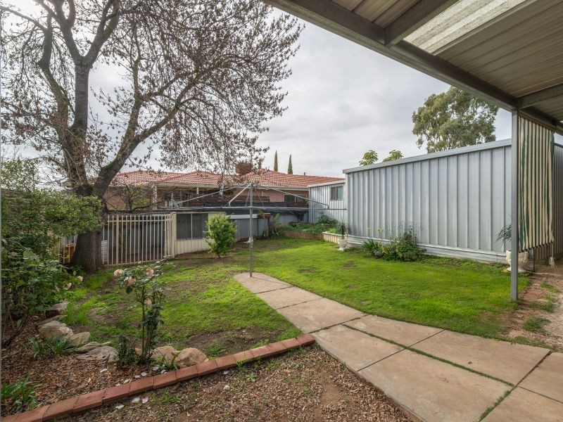8 Miller Avenue, Para Hills SA 5096