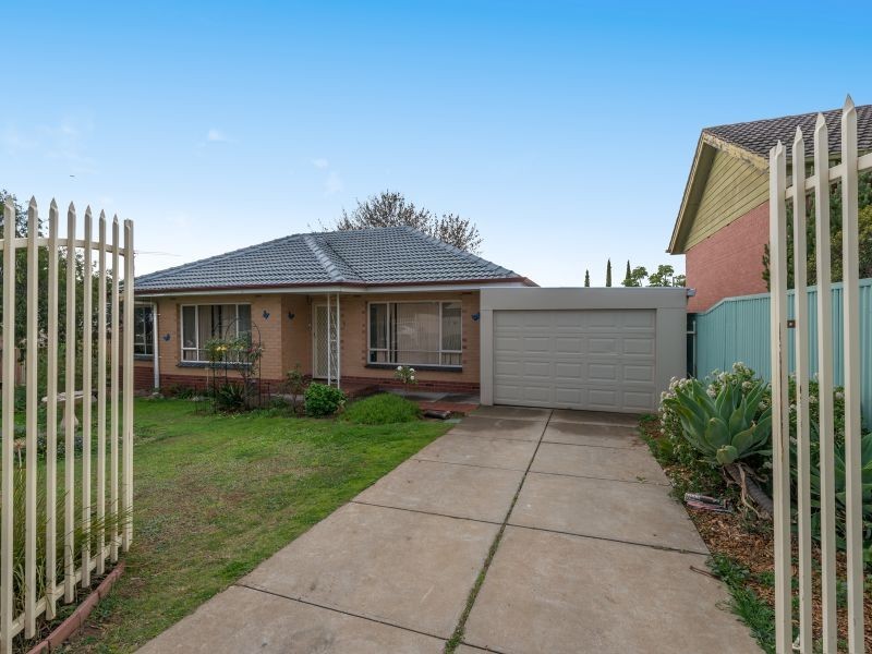 8 Miller Avenue, Para Hills SA 5096