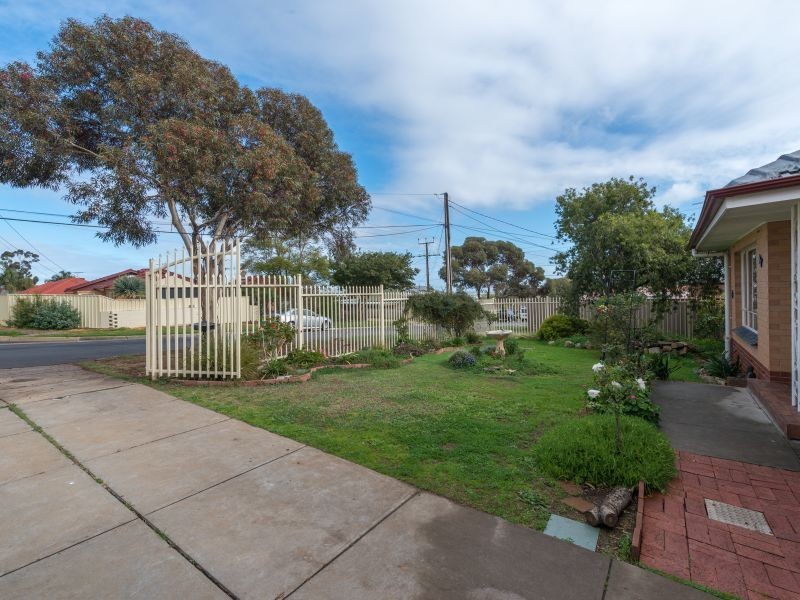 8 Miller Avenue, Para Hills SA 5096
