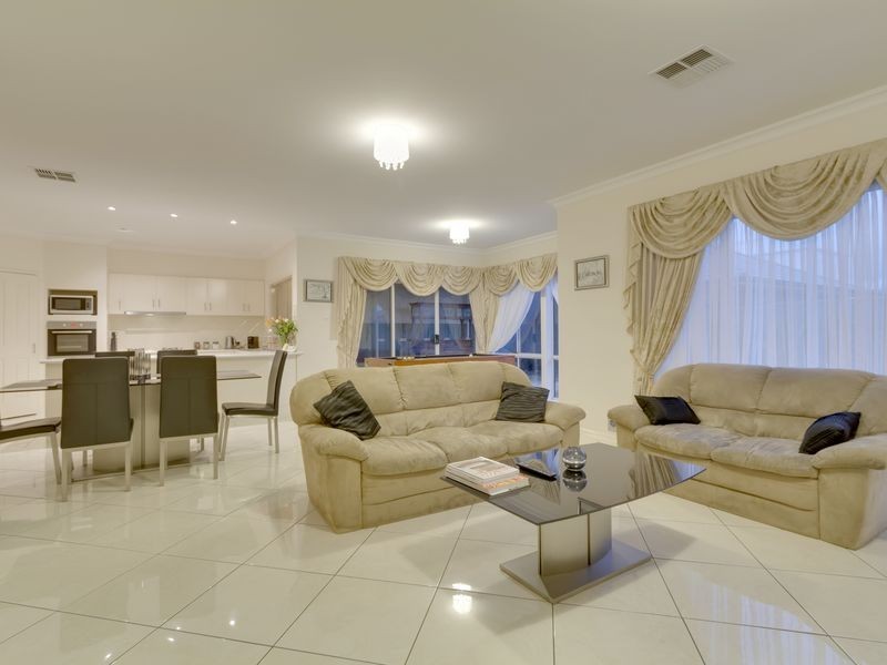 7 Macquarie Street, Mawson Lakes SA 5095