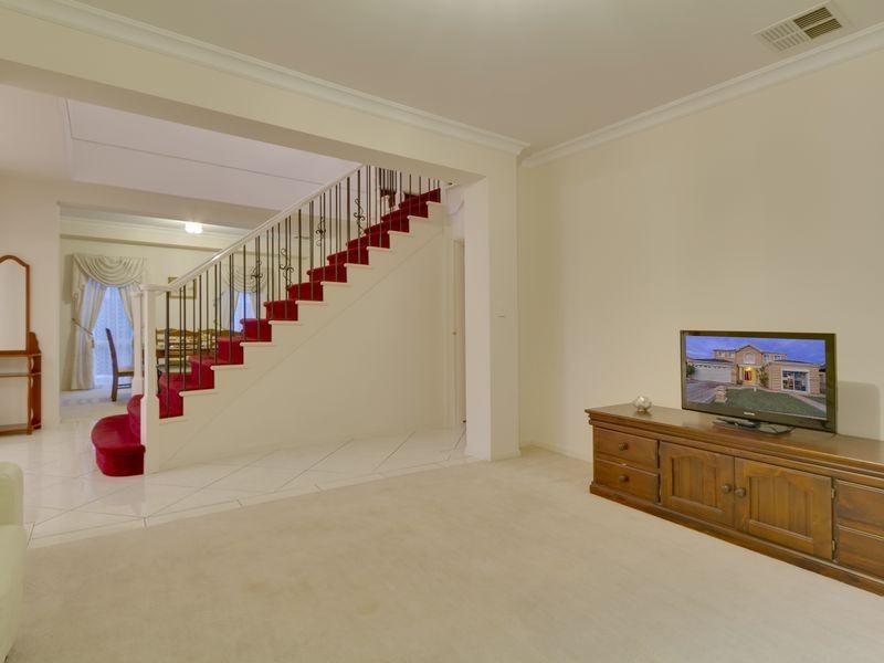 7 Macquarie Street, Mawson Lakes SA 5095