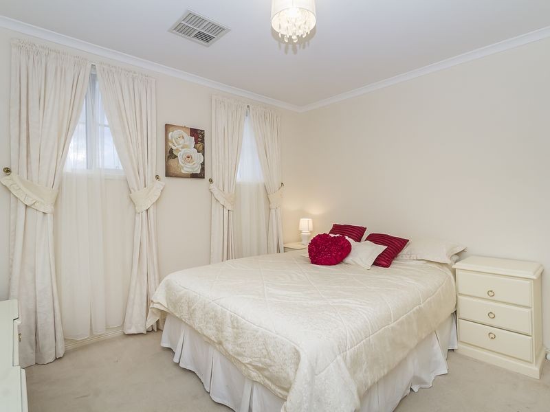 7 Macquarie Street, Mawson Lakes SA 5095