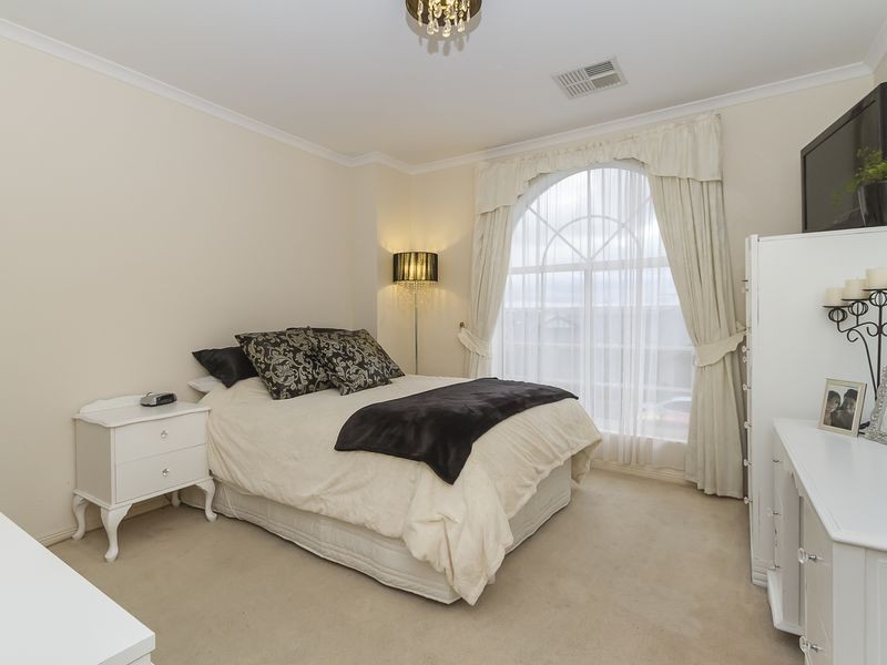 7 Macquarie Street, Mawson Lakes SA 5095
