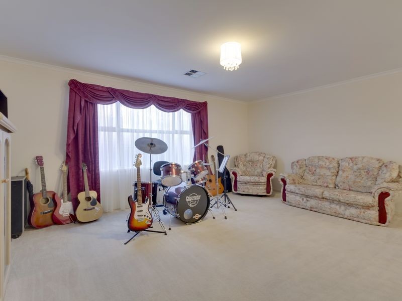 7 Macquarie Street, Mawson Lakes SA 5095
