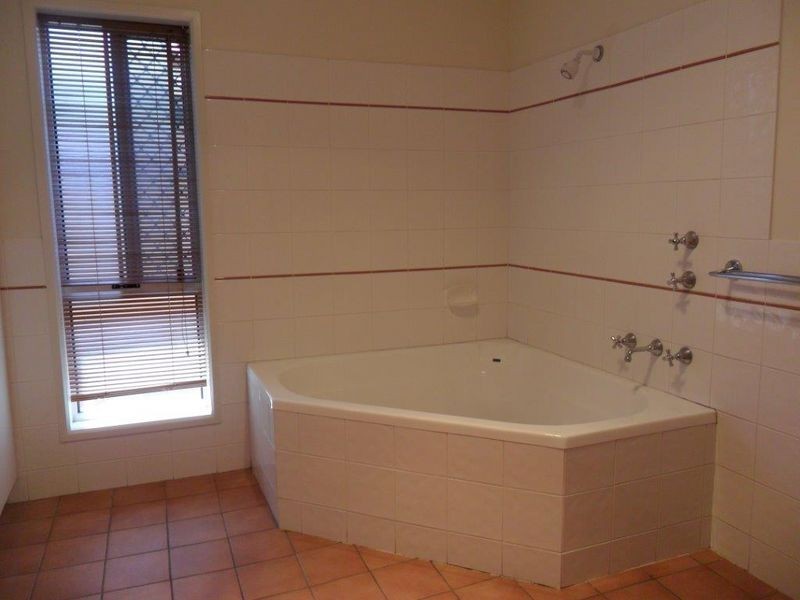 6 Hopkins Court, Broadview SA 5083