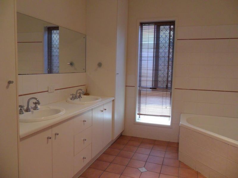 6 Hopkins Court, Broadview SA 5083