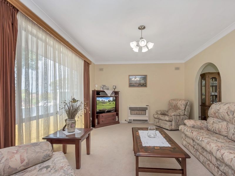 16 Lorraine Avenue, Para Vista SA 5093