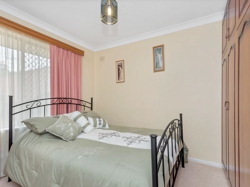 16 Lorraine Avenue, Para Vista SA 5093