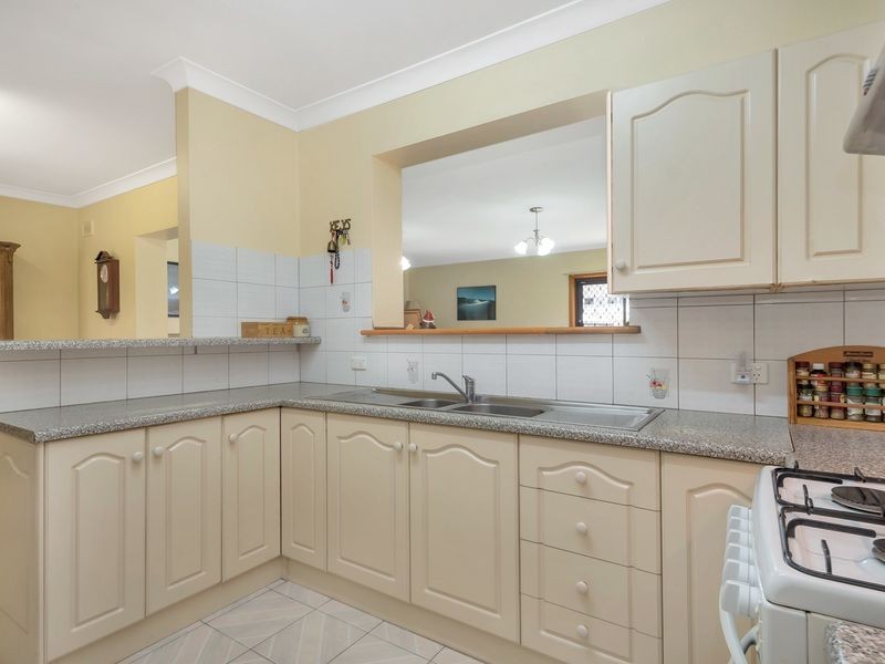 16 Lorraine Avenue, Para Vista SA 5093