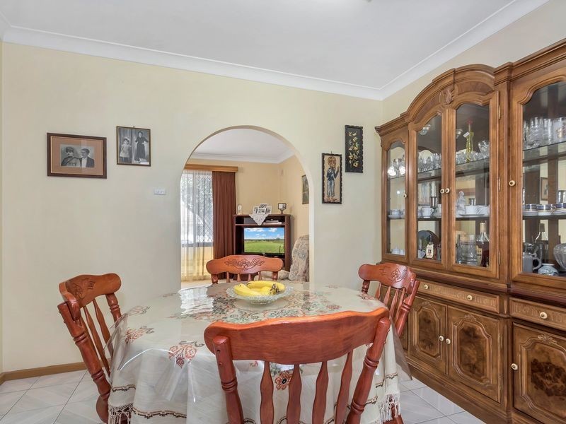 16 Lorraine Avenue, Para Vista SA 5093