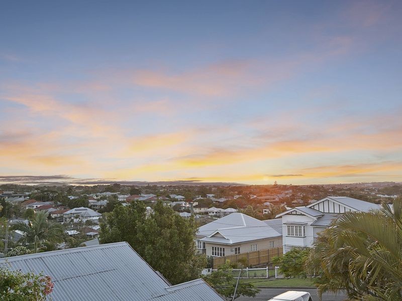 28 Sylvia Street, Camp Hill QLD 4152