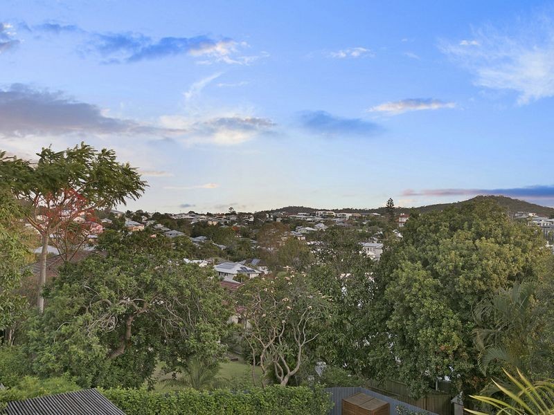 28 Sylvia Street, Camp Hill QLD 4152