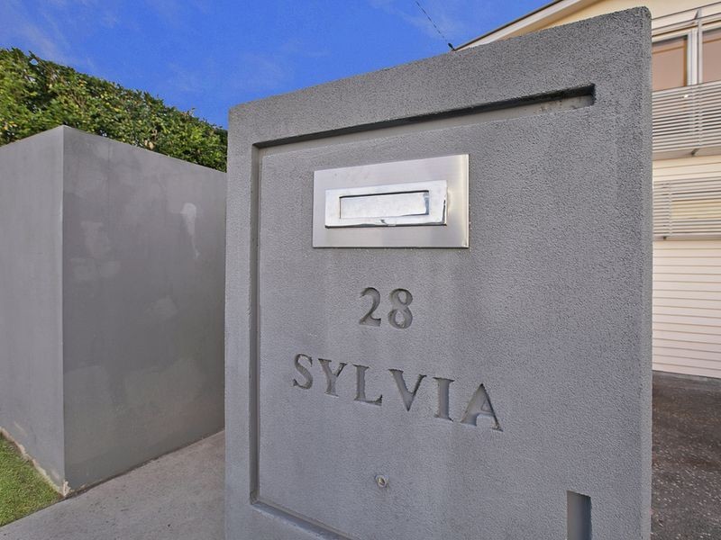 28 Sylvia Street, Camp Hill QLD 4152