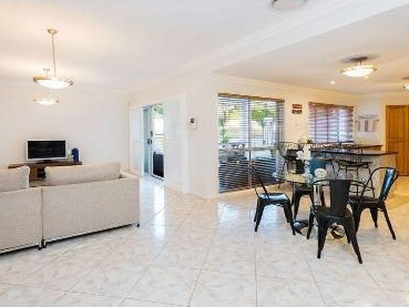 38 Woodland Street, Carindale QLD 4152