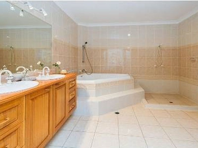 38 Woodland Street, Carindale QLD 4152