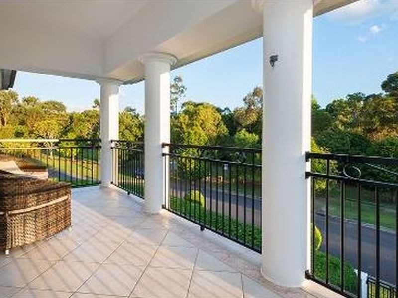 38 Woodland Street, Carindale QLD 4152