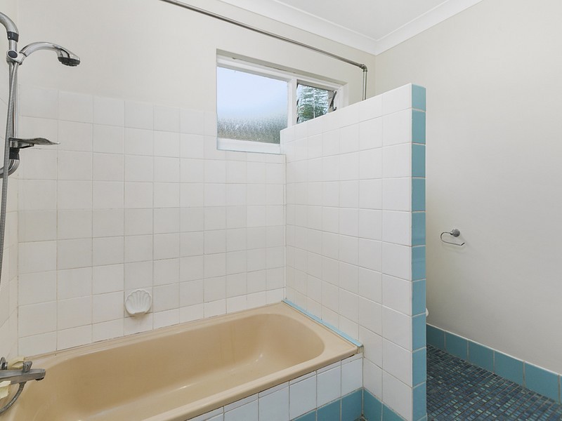 22 Dobbs Street, Holland Park West QLD 4121