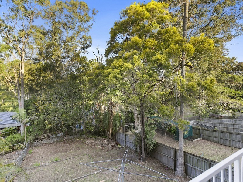 22 Dobbs Street, Holland Park West QLD 4121