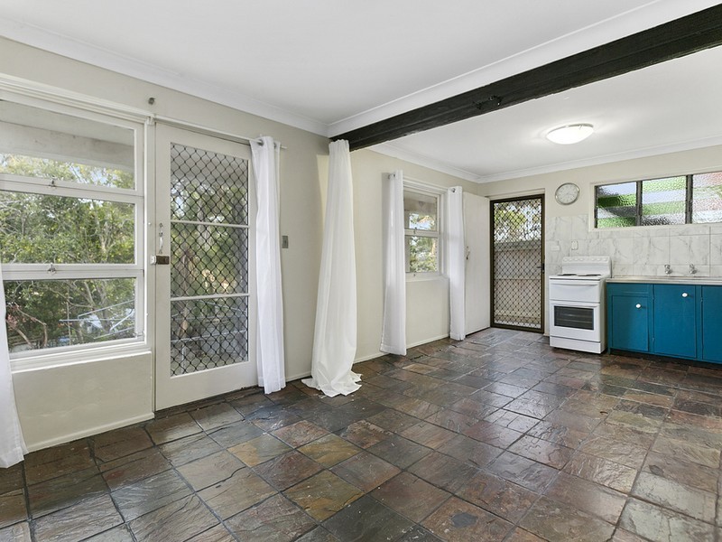 22 Dobbs Street, Holland Park West QLD 4121