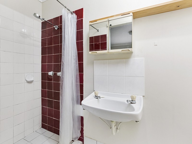 22 Dobbs Street, Holland Park West QLD 4121