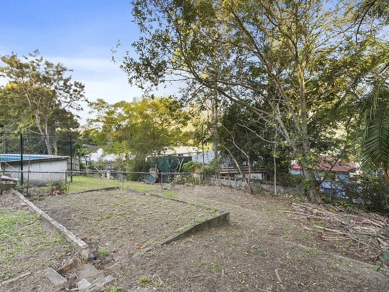 22 Dobbs Street, Holland Park West QLD 4121