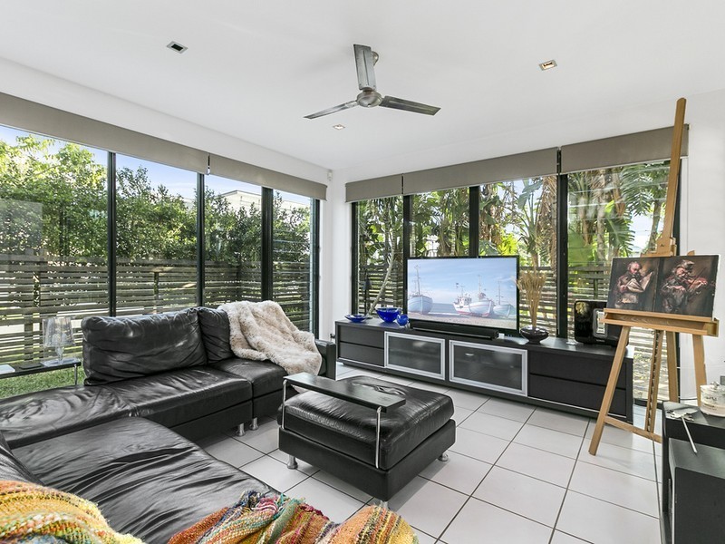 18 Shore Crescent, Bulimba QLD 4171
