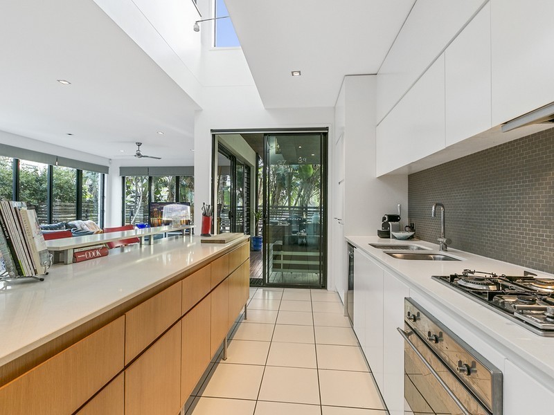 18 Shore Crescent, Bulimba QLD 4171