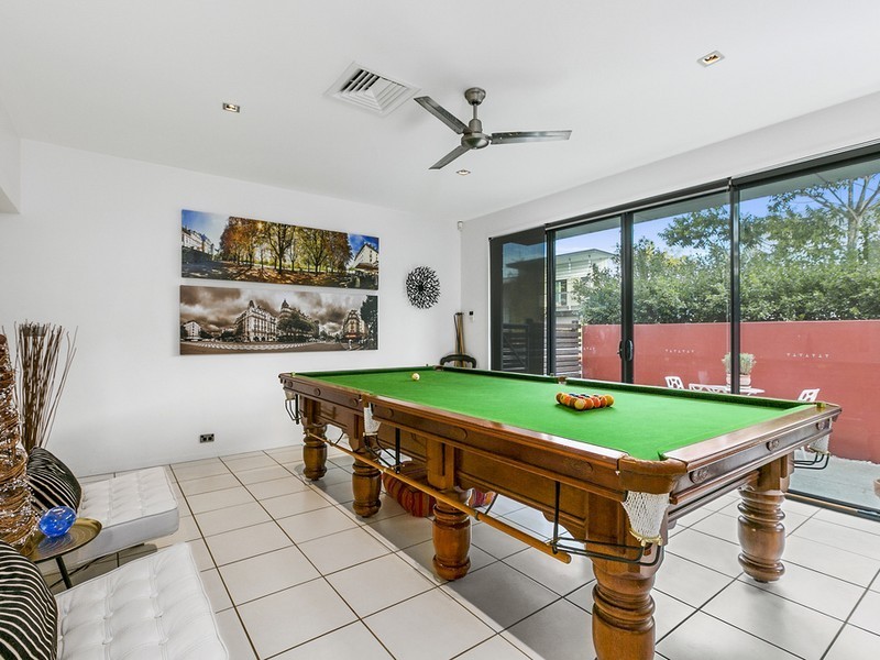 18 Shore Crescent, Bulimba QLD 4171