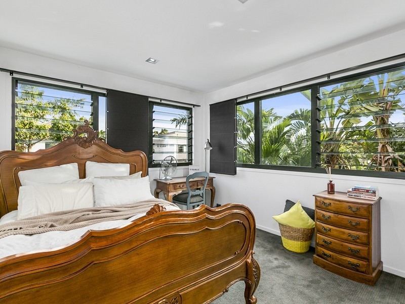 18 Shore Crescent, Bulimba QLD 4171
