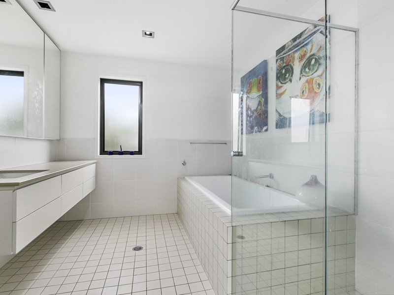 18 Shore Crescent, Bulimba QLD 4171