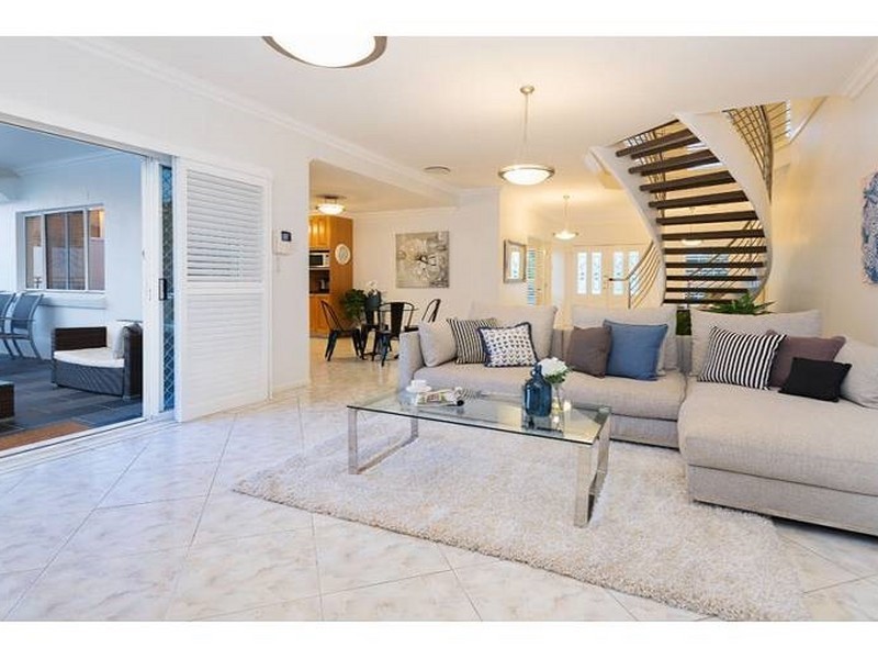 38 Woodland Street, Carindale QLD 4152