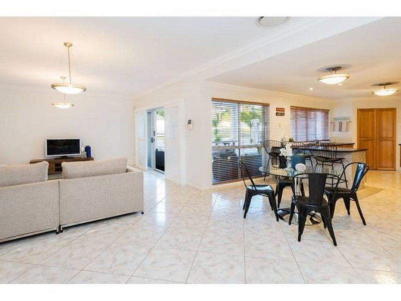 38 Woodland Street, Carindale QLD 4152