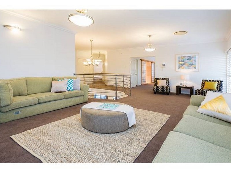 38 Woodland Street, Carindale QLD 4152