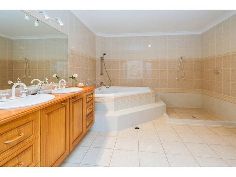 38 Woodland Street, Carindale QLD 4152