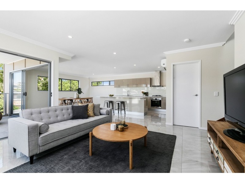 81 Riding Road, Hawthorne QLD 4171