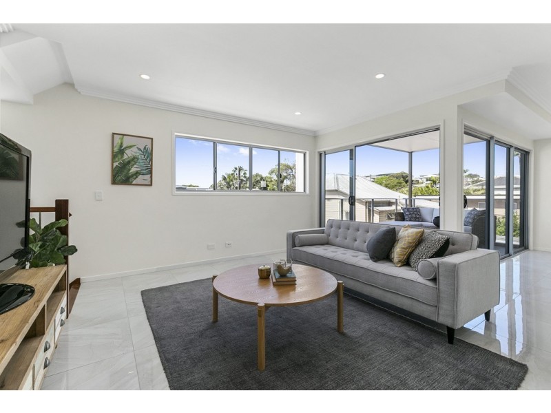 81 Riding Road, Hawthorne QLD 4171