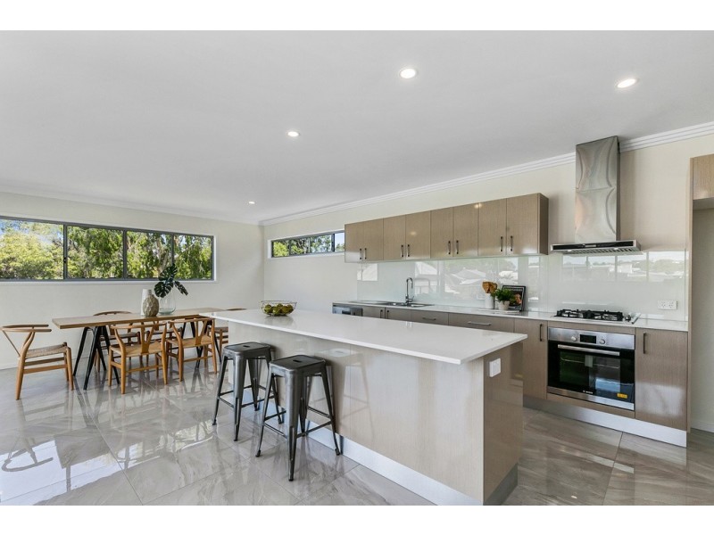 81 Riding Road, Hawthorne QLD 4171