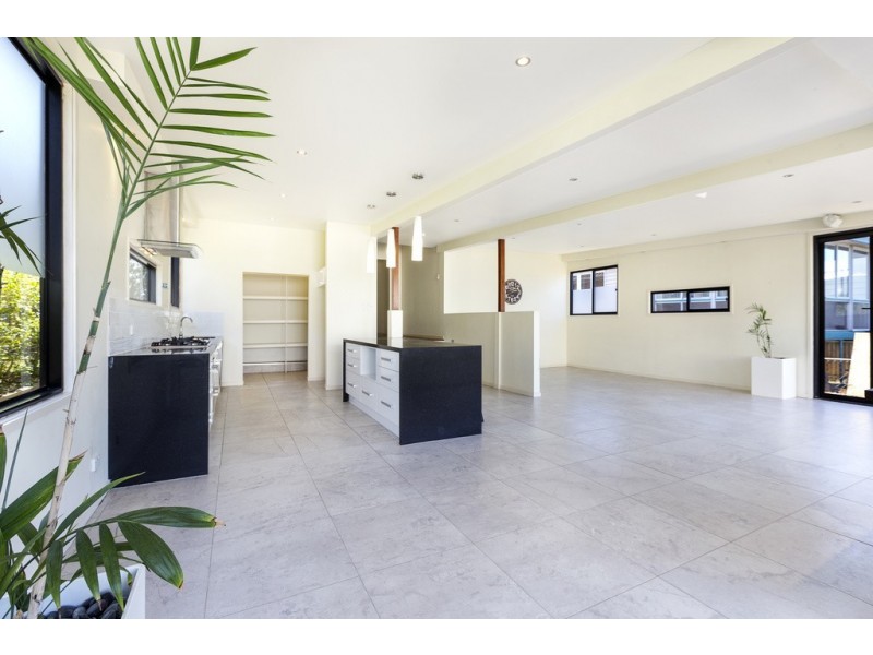 115 Bennetts Road, Norman Park QLD 4170