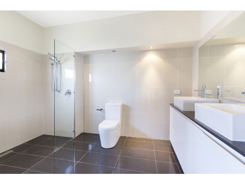 115 Bennetts Road, Norman Park QLD 4170