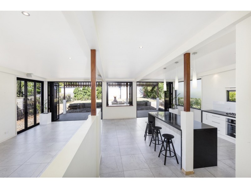 115 Bennetts Road, Norman Park QLD 4170