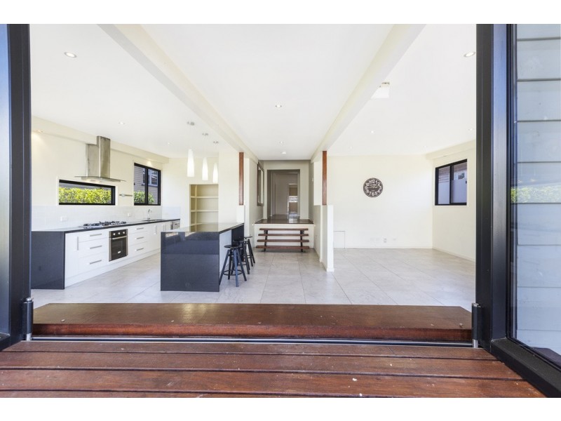 115 Bennetts Road, Norman Park QLD 4170