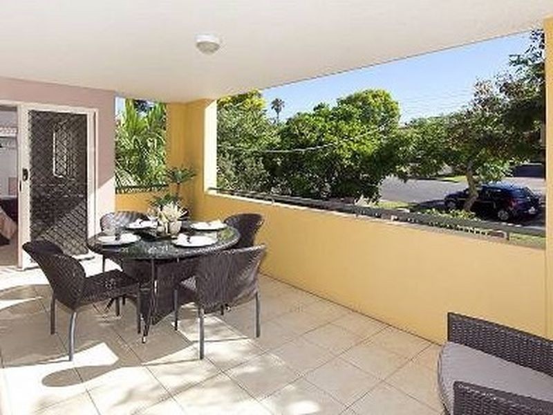 1/24 McLay Street, Coorparoo QLD 4151