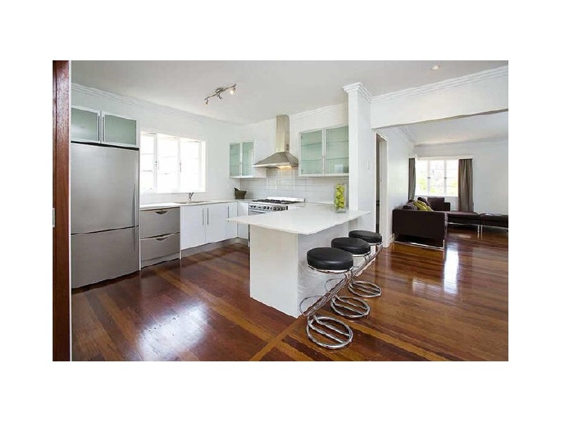 117 Macrossan Avenue, Norman Park QLD 4170