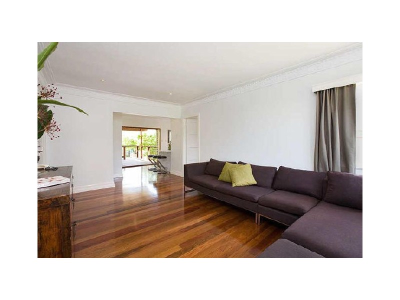 117 Macrossan Avenue, Norman Park QLD 4170