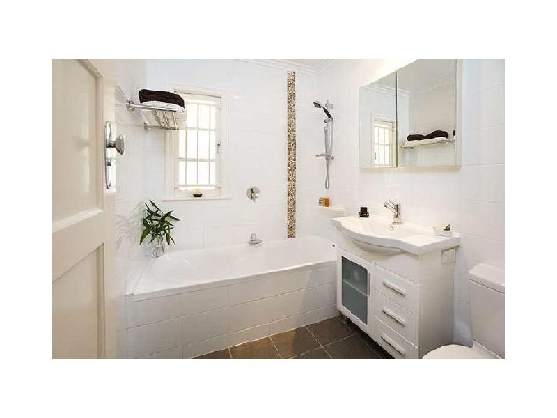 117 Macrossan Avenue, Norman Park QLD 4170